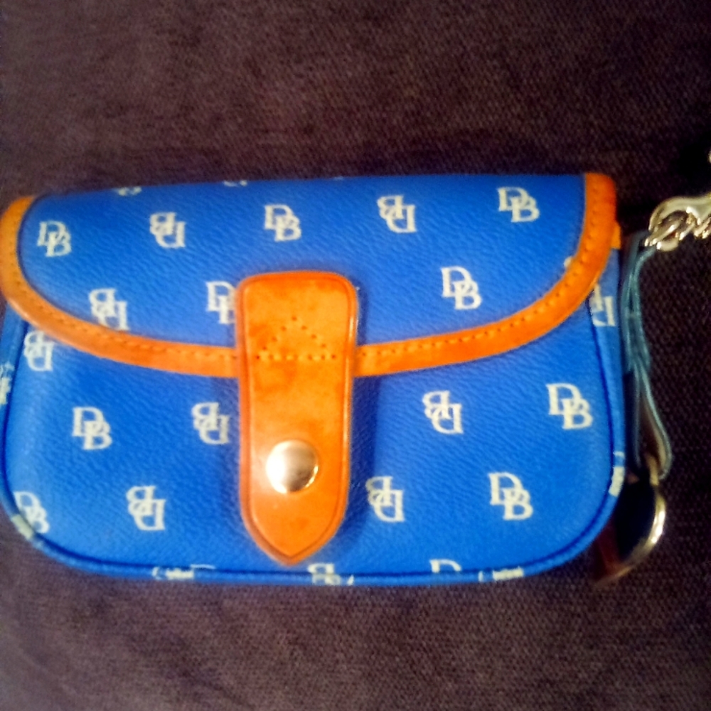 Dooney & Bourke wristlet